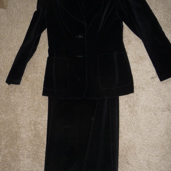 Alistair Mackay division of Pizelli Dresses Womens Velvet Skirt